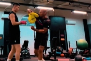 开云-林秉圣晒练习拳击的视频:需要具备不同的技术 例如?